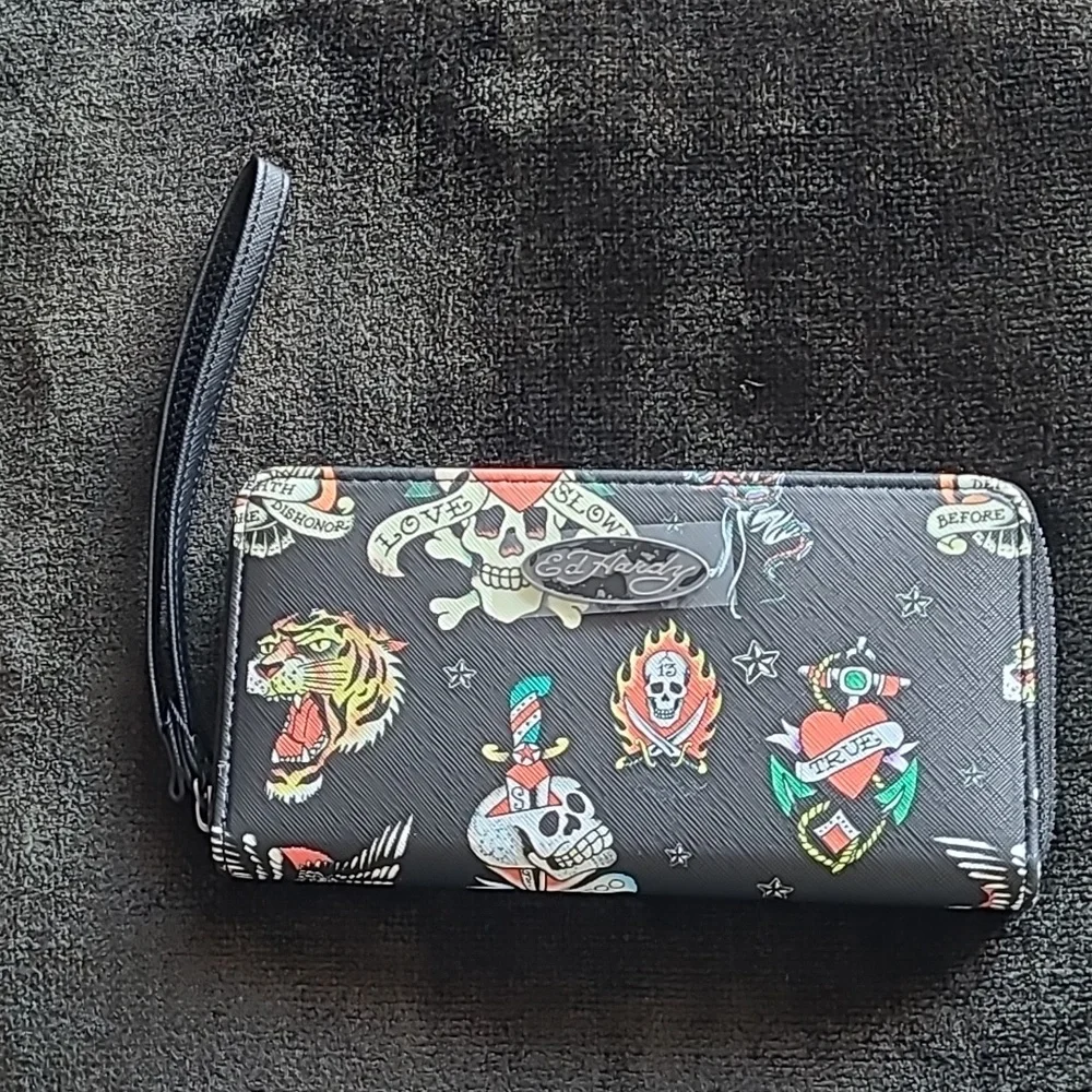 Ed HardyWomens Skull&Heart,TigerTattooPrint Black Zip Around Wristlet Wattet Nwt - Picture 1 of 6